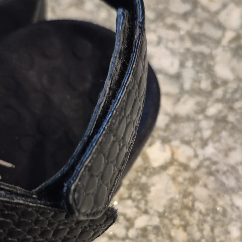 Vionic Amber Black Slingback Croc Embossed Sandals With Velcro Closure